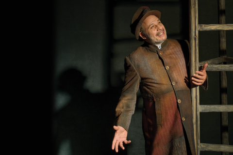 Hegedűs a háztetőn